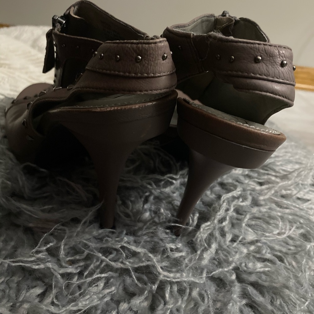 B Makowsky stilettos size 8 leather with studs HOT - Picture 7 of 9
